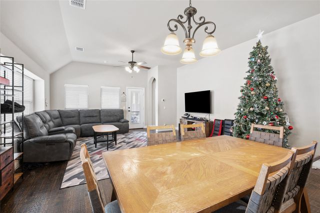 212 Providence Drive, Van Alstyne, TX 75495