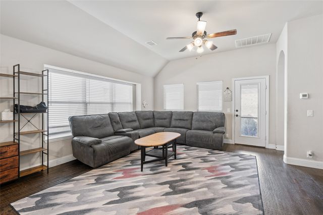 212 Providence Drive, Van Alstyne, TX 75495