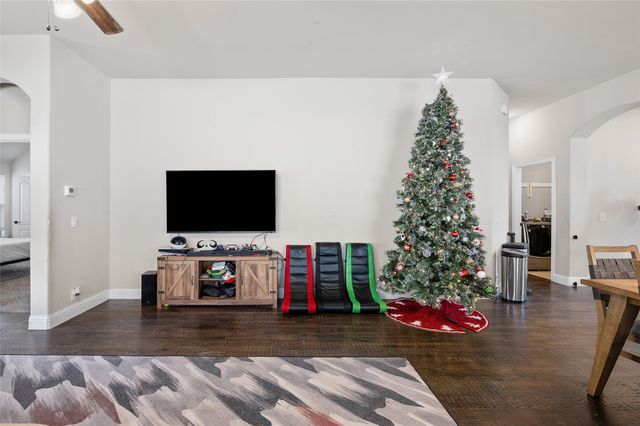 212 Providence Drive, Van Alstyne, TX 75495