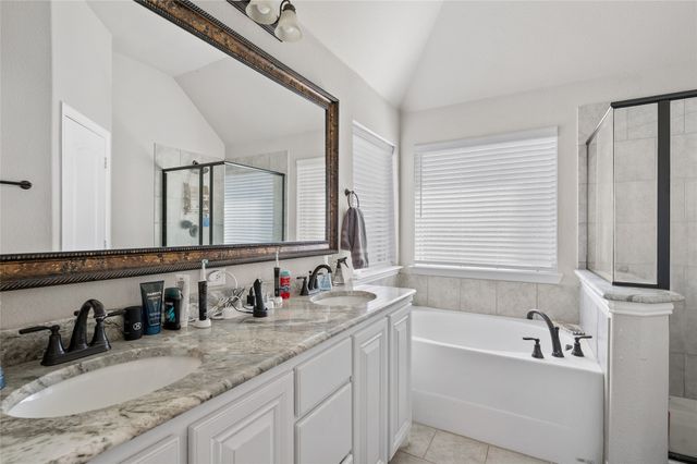 212 Providence Drive, Van Alstyne, TX 75495