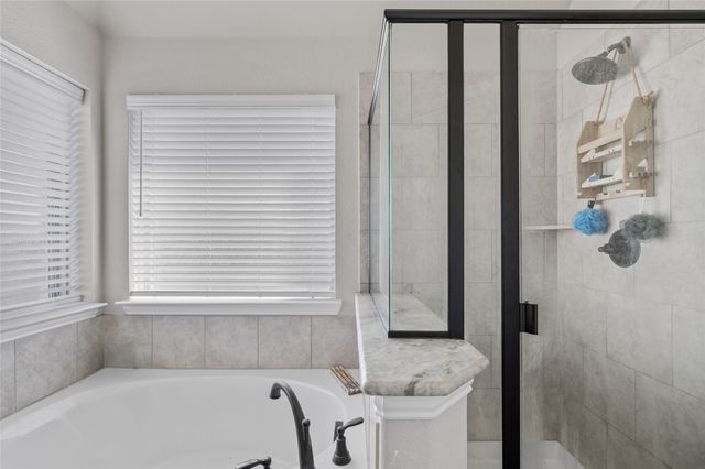 212 Providence Drive, Van Alstyne, TX 75495