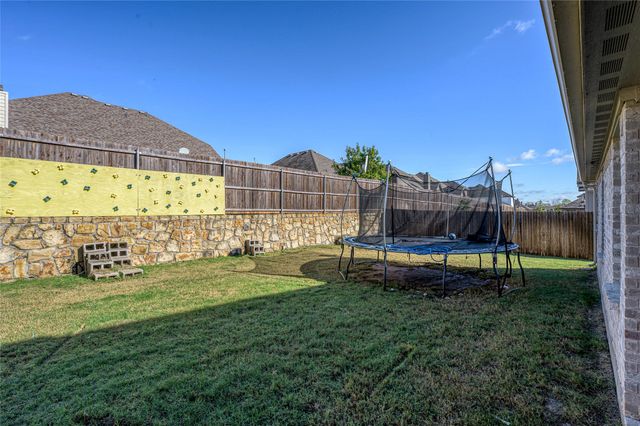 212 Providence Drive, Van Alstyne, TX 75495