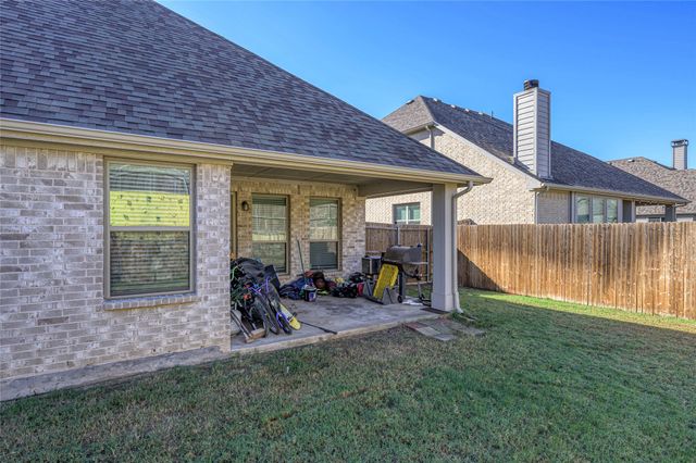 212 Providence Drive, Van Alstyne, TX 75495
