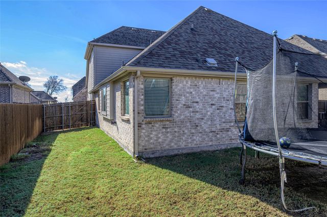 212 Providence Drive, Van Alstyne, TX 75495