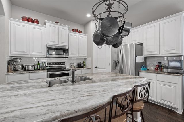 212 Providence Drive, Van Alstyne, TX 75495