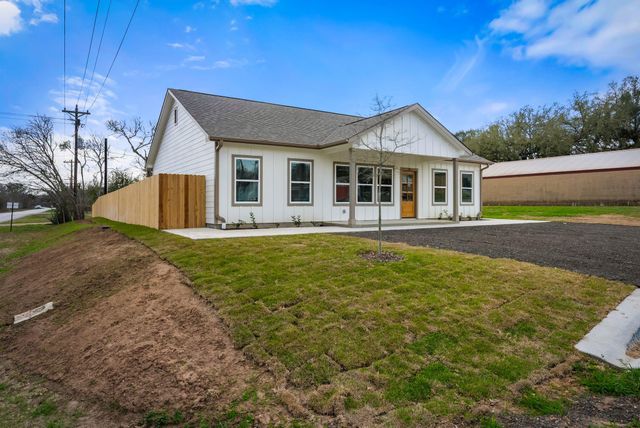 103 Lentz Main ST, Red Rock, TX 78662