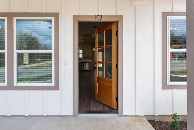 103 Lentz Main ST, Red Rock, TX 78662