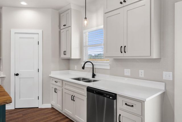 103 Lentz Main ST, Red Rock, TX 78662