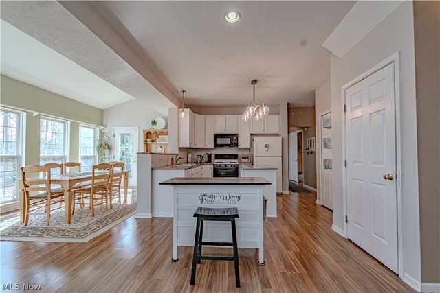 5171 Crown Pointe Drive, Medina, OH 44256