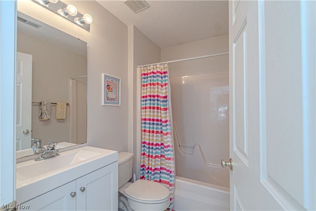 5171 Crown Pointe Drive, Medina, OH 44256