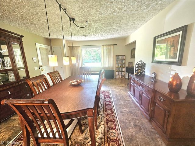 3599 Hoagland Blackstub Road, Cortland, OH 44410