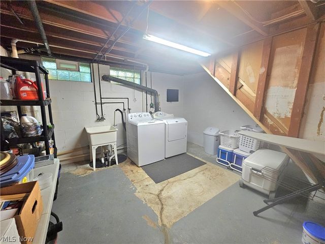 3599 Hoagland Blackstub Road, Cortland, OH 44410