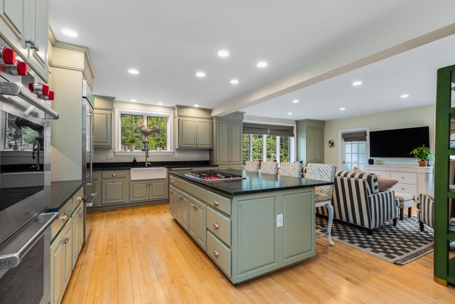 12 Willow Avenue, North Hampton, NH 03862