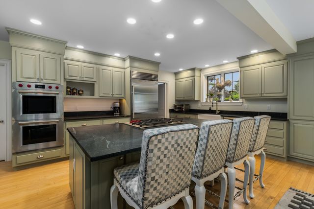 12 Willow Avenue, North Hampton, NH 03862