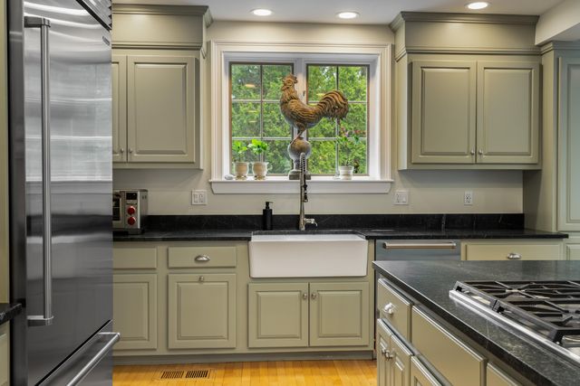 12 Willow Avenue, North Hampton, NH 03862