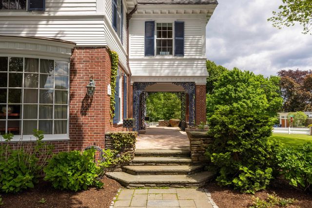 12 Willow Avenue, North Hampton, NH 03862