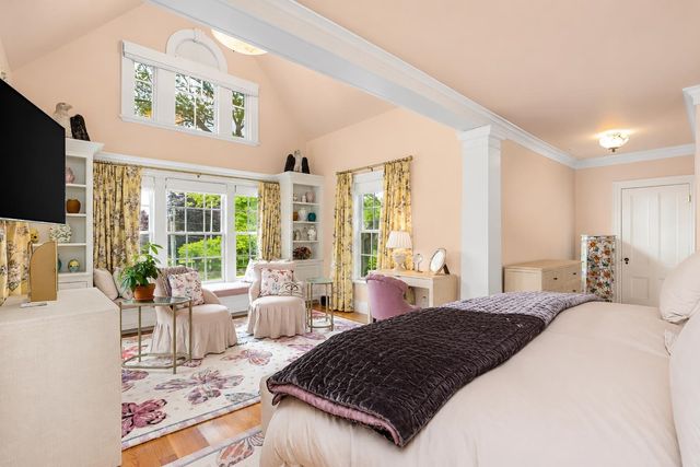 12 Willow Avenue, North Hampton, NH 03862