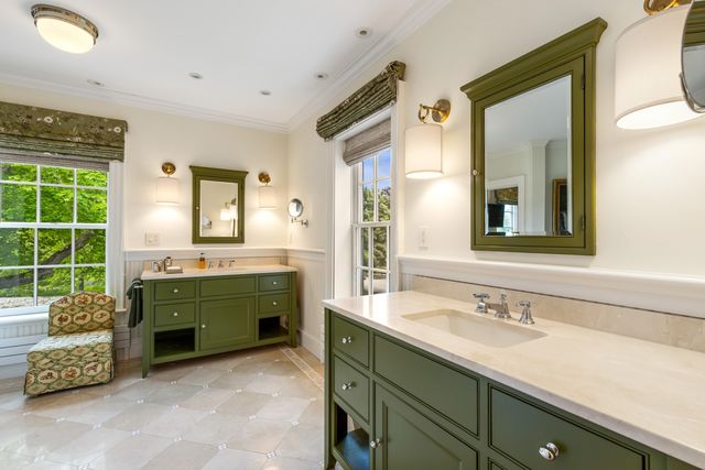 12 Willow Avenue, North Hampton, NH 03862