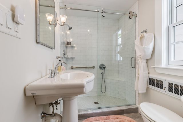 12 Willow Avenue, North Hampton, NH 03862
