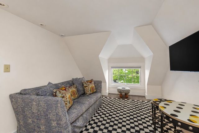 12 Willow Avenue, North Hampton, NH 03862