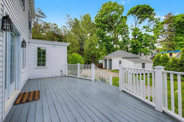 12 Willow Avenue, North Hampton, NH 03862