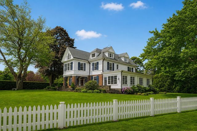 12 Willow Avenue, North Hampton, NH 03862