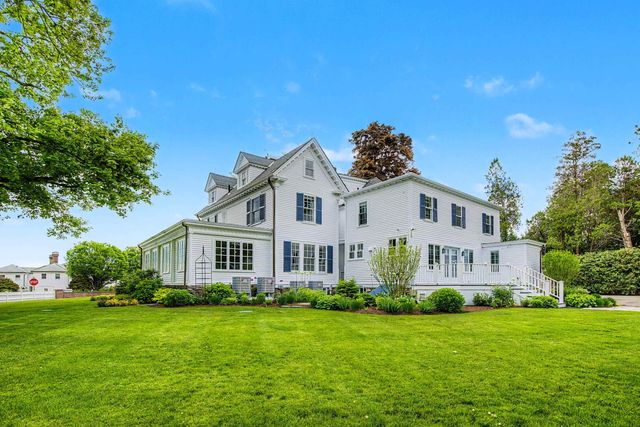 12 Willow Avenue, North Hampton, NH 03862