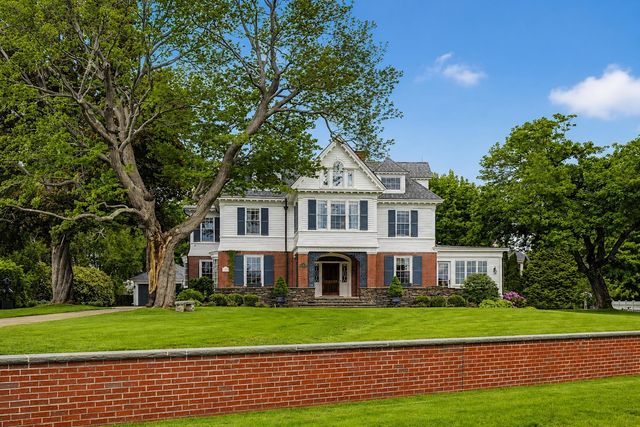 12 Willow Avenue, North Hampton, NH 03862