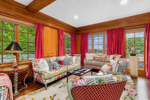 12 Willow Avenue, North Hampton, NH 03862