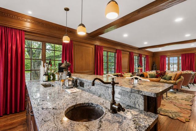 12 Willow Avenue, North Hampton, NH 03862