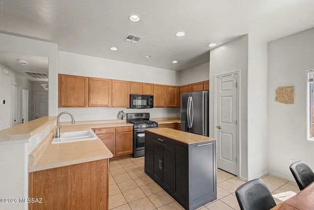 5465 W Bandtail Court, Marana, AZ 85658