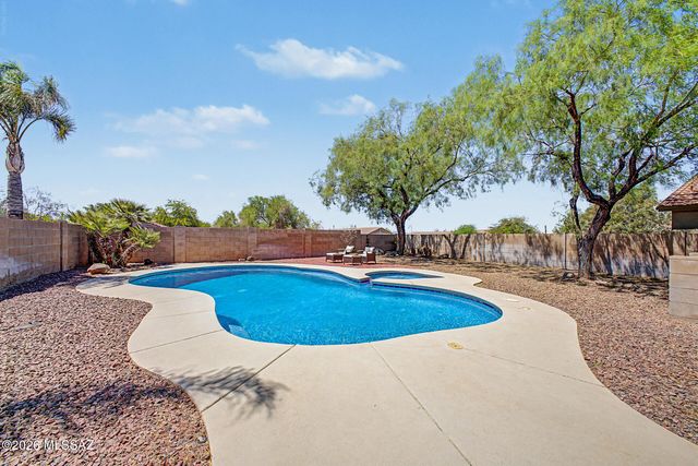 5465 W Bandtail Court, Marana, AZ 85658