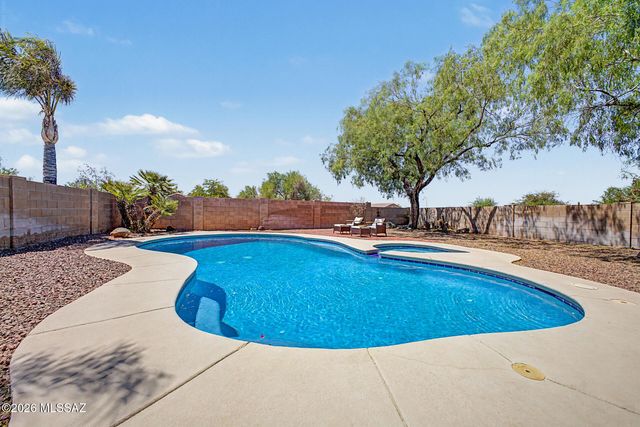 5465 W Bandtail Court, Marana, AZ 85658