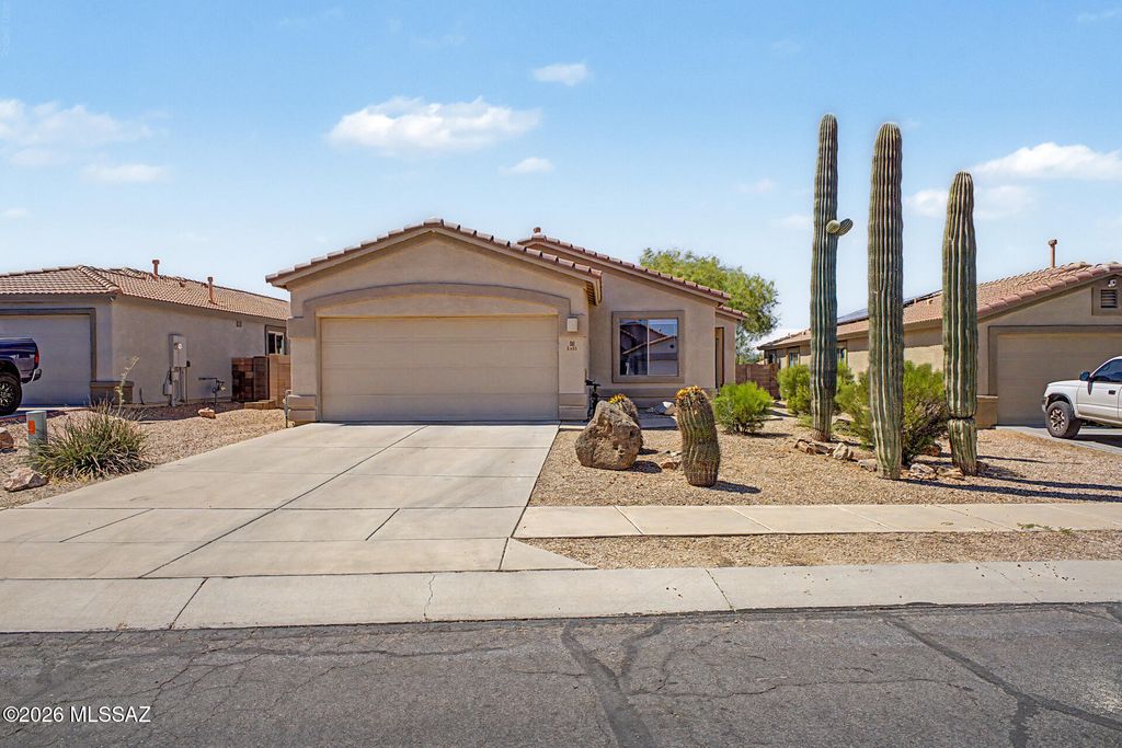 5465 W Bandtail Court, Marana, AZ 85658