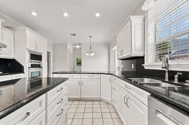 4124 W Jevon Lane, Lake Charles, LA 70605