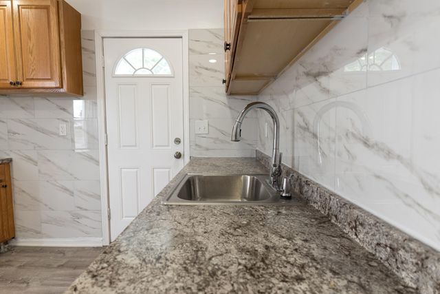 25627 Penn Street, Dearborn Heights City, MI 48125