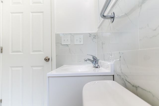 25627 Penn Street, Dearborn Heights City, MI 48125