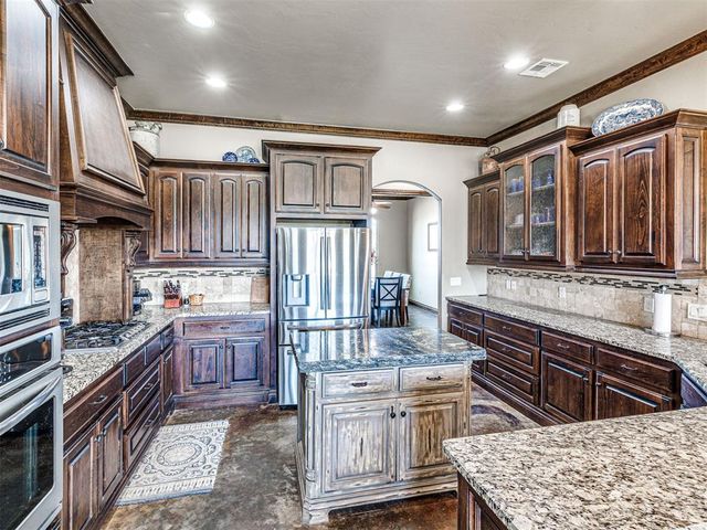 761 Cabin Road, Harrah, OK 73045