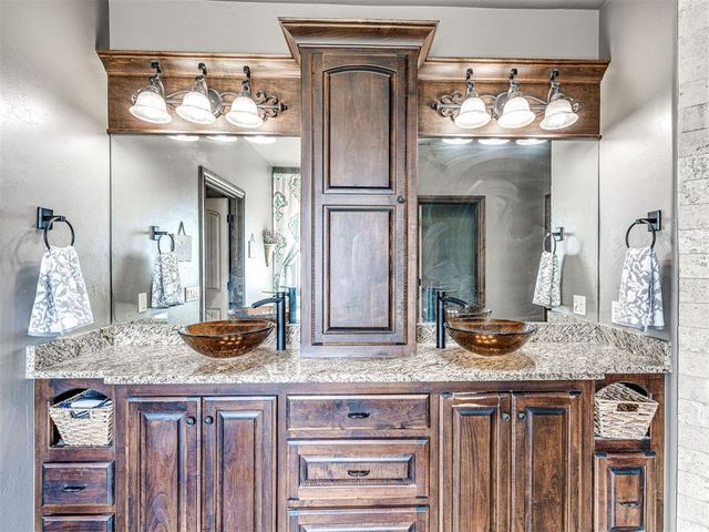 761 Cabin Road, Harrah, OK 73045