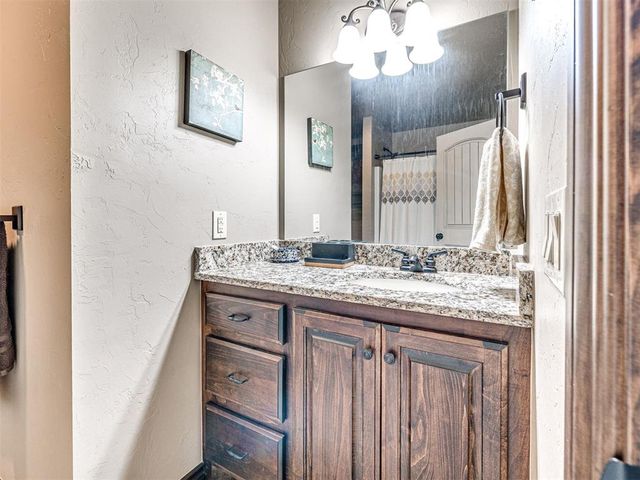 761 Cabin Road, Harrah, OK 73045