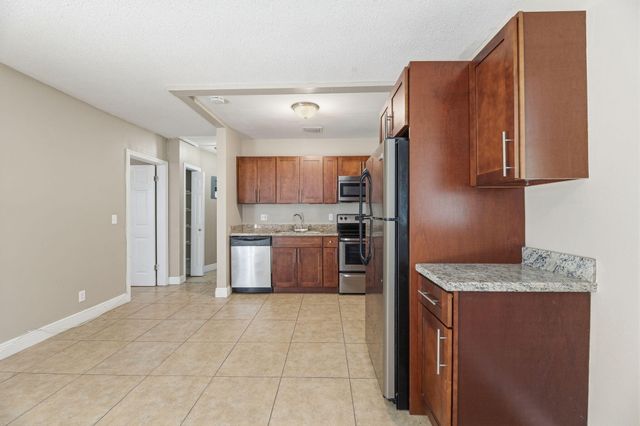 8 NE 9th Avenue, Deerfield Beach, FL 33441