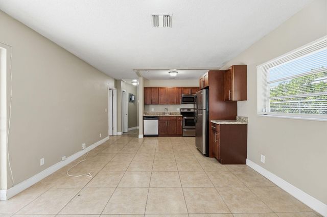 8 NE 9th Avenue, Deerfield Beach, FL 33441