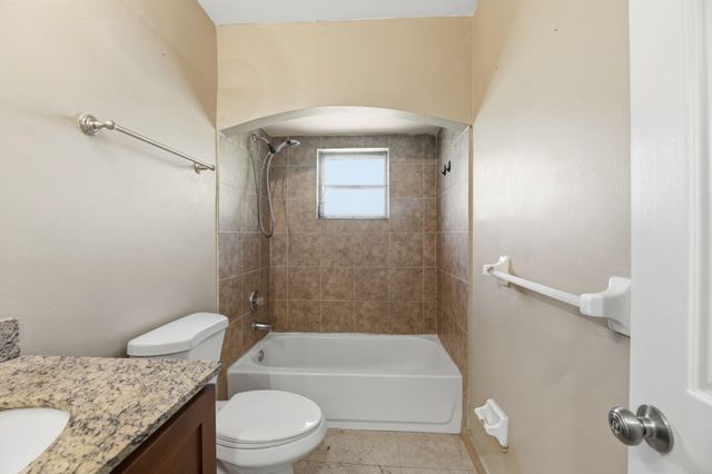 8 NE 9th Avenue, Deerfield Beach, FL 33441