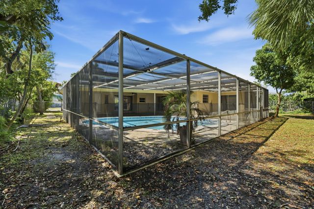 8 NE 9th Avenue, Deerfield Beach, FL 33441