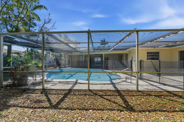 8 NE 9th Avenue, Deerfield Beach, FL 33441