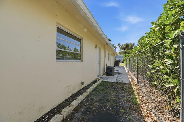 8 NE 9th Avenue, Deerfield Beach, FL 33441