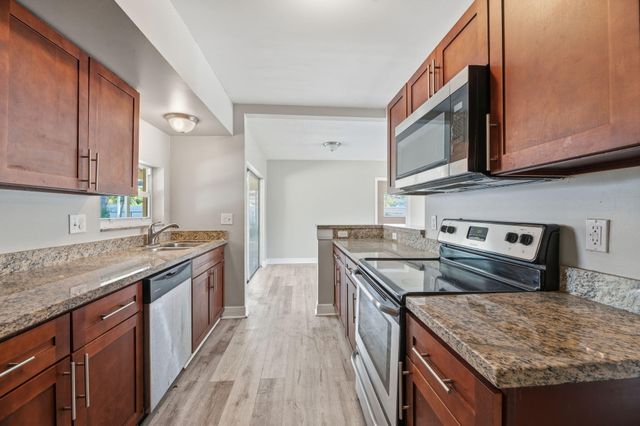 8 NE 9th Avenue, Deerfield Beach, FL 33441