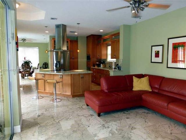 9026 SW 160th Ter, Palmetto Bay, FL 33157