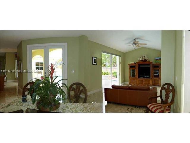 9026 SW 160th Ter, Palmetto Bay, FL 33157