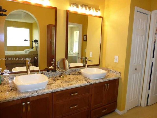 9026 SW 160th Ter, Palmetto Bay, FL 33157